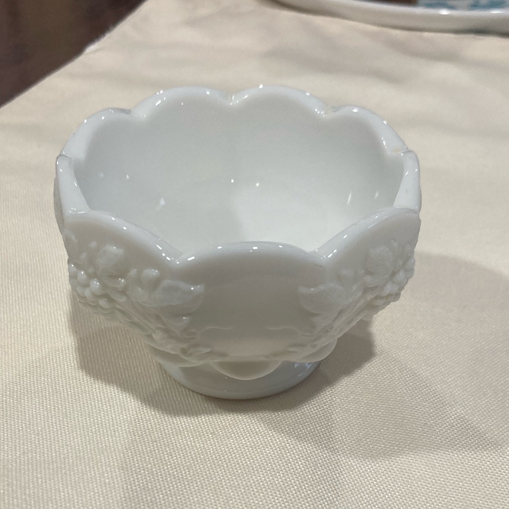 Westmoreland Grape Panel Milk Glass Scalloped Mayonnaise Bowl